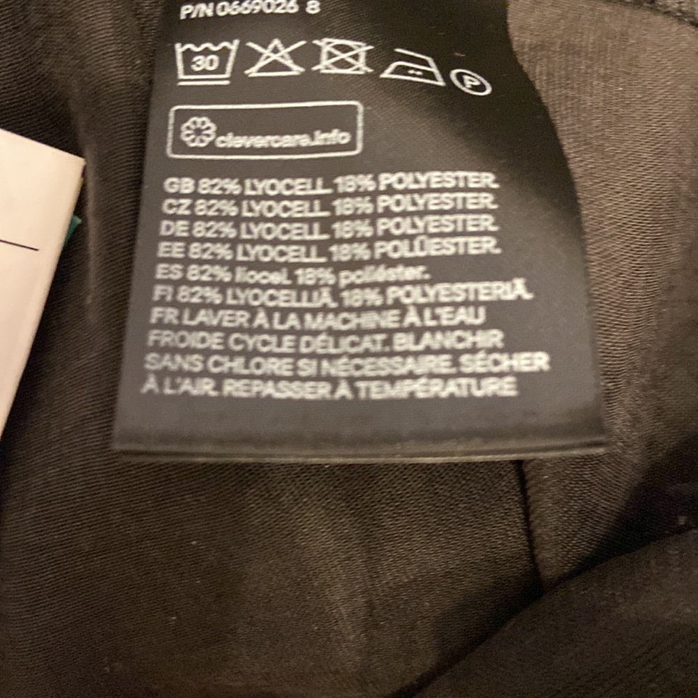 [BUNDLE 2/$15] H&M Wide Black Paper Pants - Picture 7 of 7